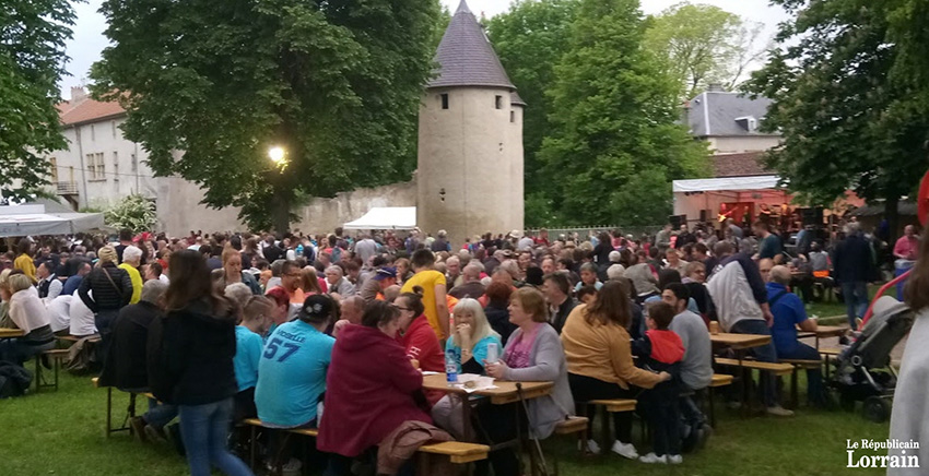 un public nombreux etait rassemble au parc mesny de vic sur seille photo rl 1559486314